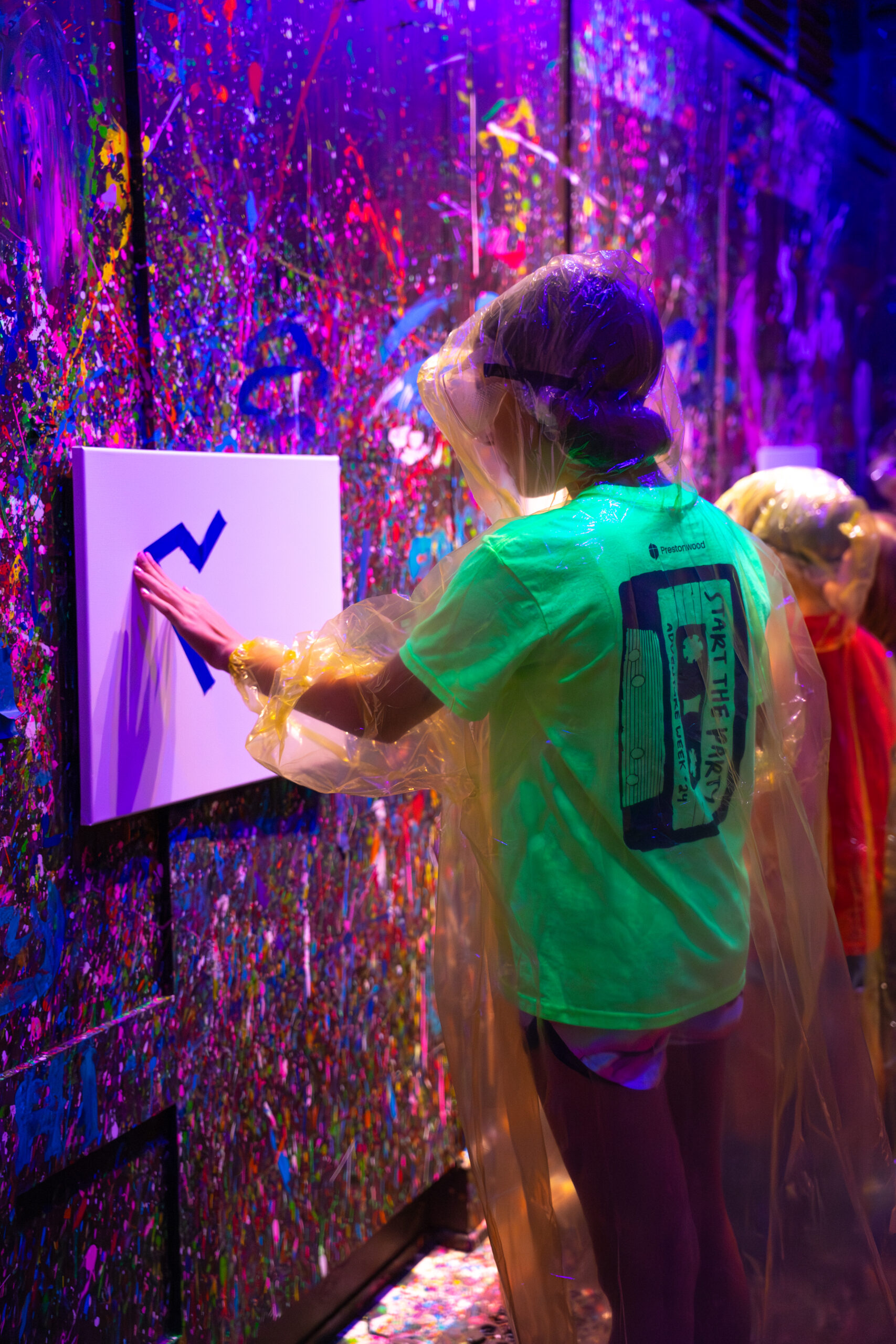 Kids doing splatter paint at Pipe & Palette in Plano