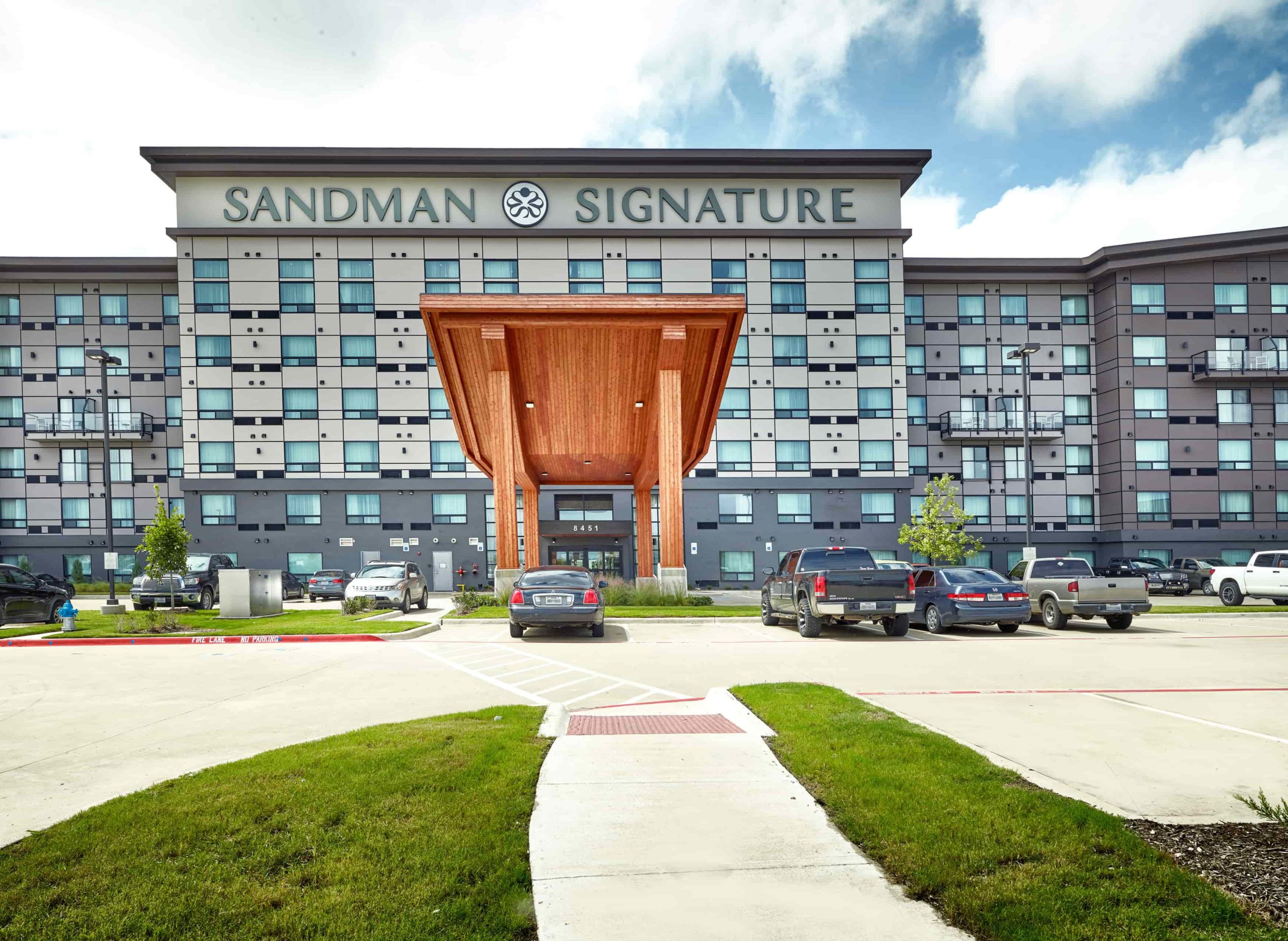 Sandman Signature exterior