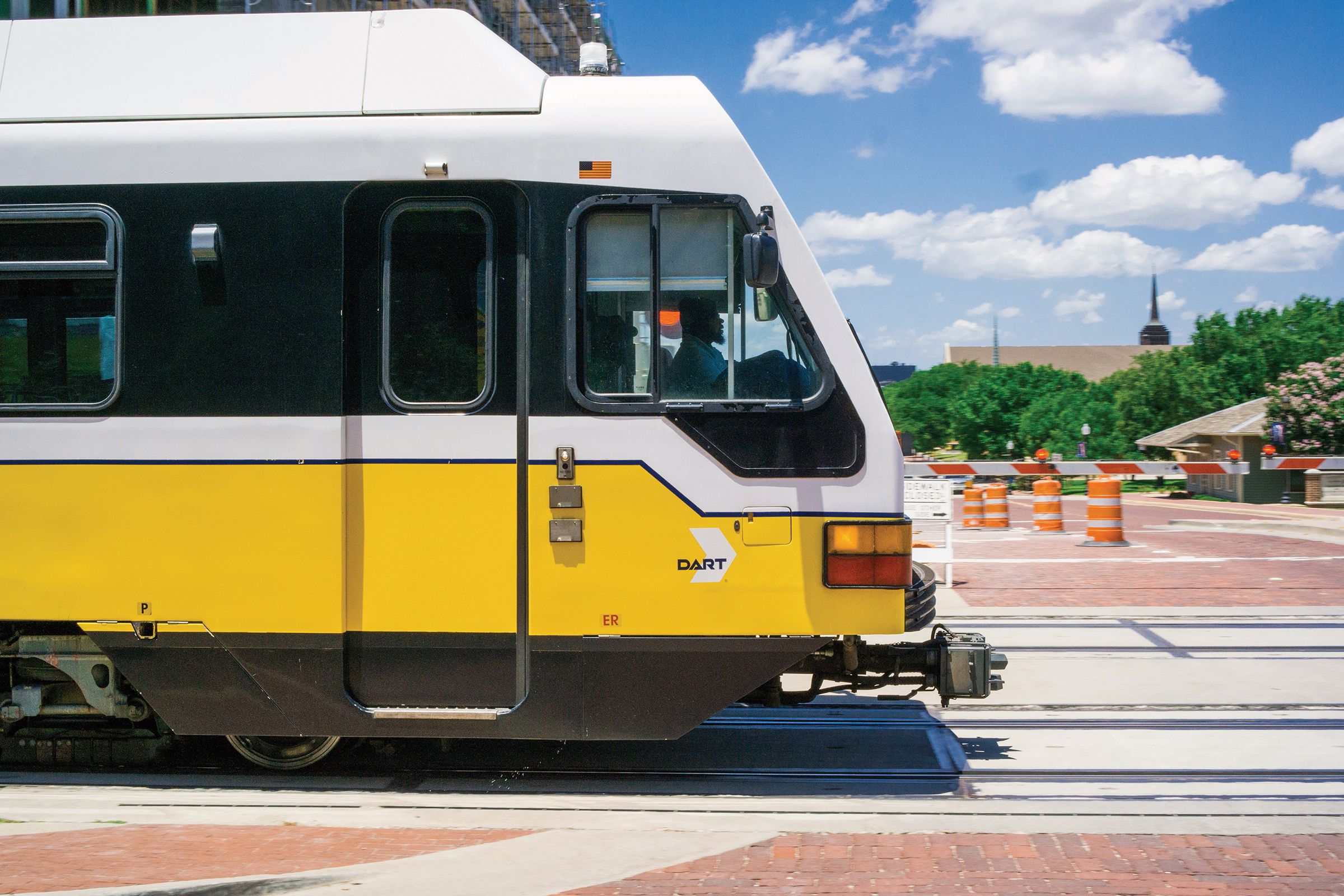 プラノを訪問する際の移動と交通手段