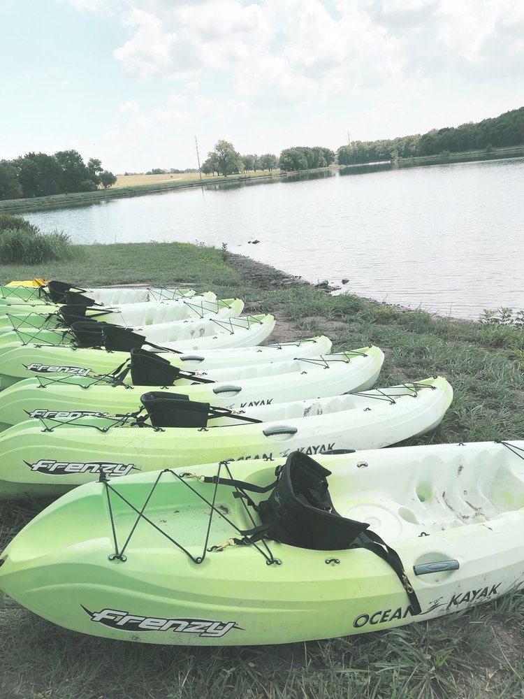 Canoes at Oak Point Park