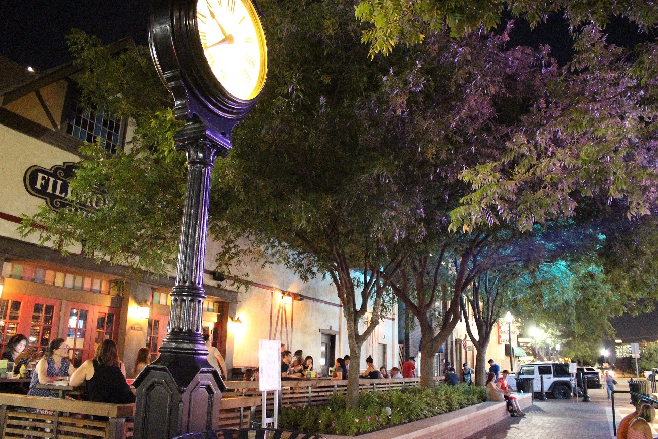 Fillmore's Pub at Night in Plano 