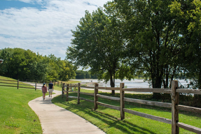 trail-in-oak-point-park-plano-texas