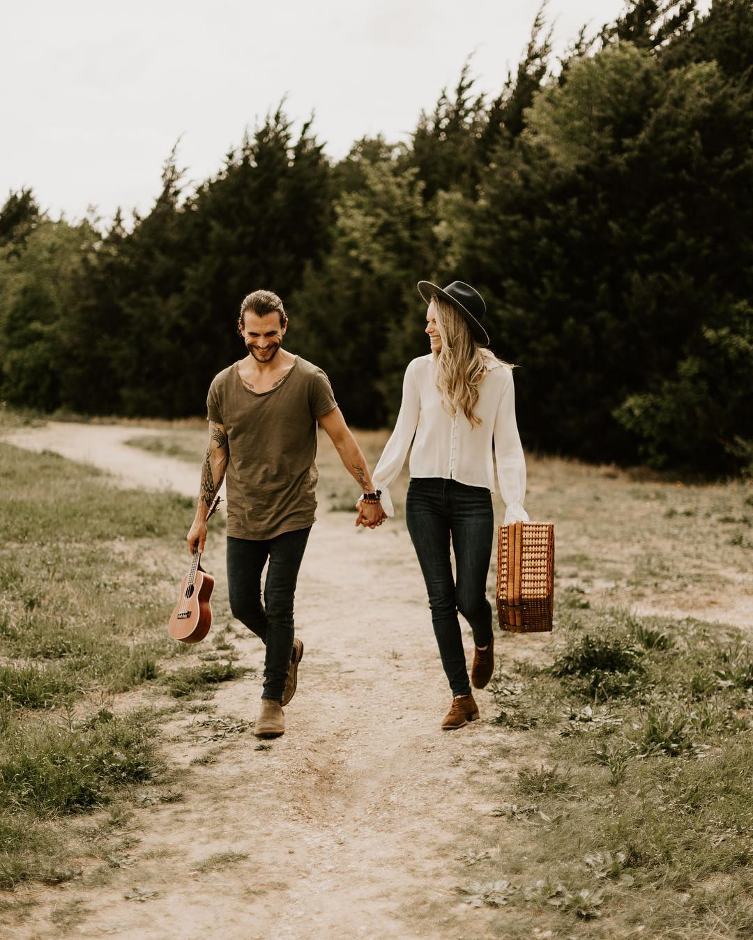 Couple walking to have a picnic at Arbor Hills